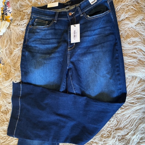 Judy Blue 14W Flare Jeans NWT - Picture 5 of 8